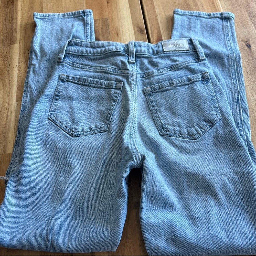 Hollister High-Rise Mom Jeans Light Wash Distressed W24 L27 - Picture 3 of 6